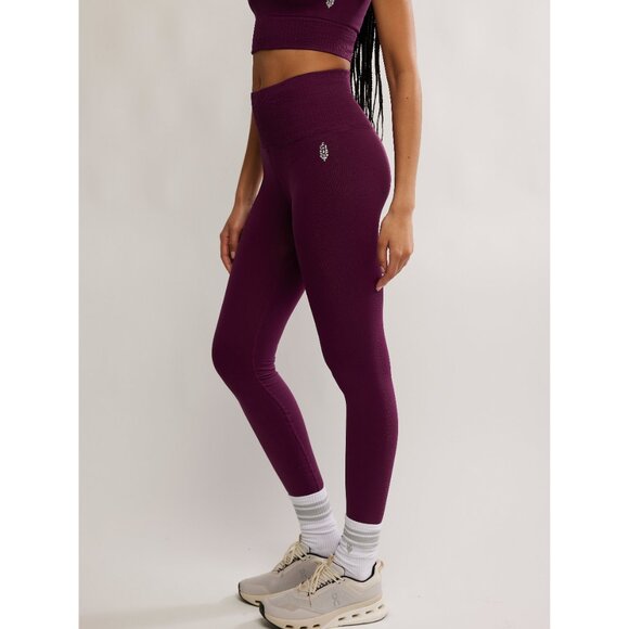 🆕 FP MOVEMENT Good Karma Leggings / Black Cherry - Picture 1 of 7
